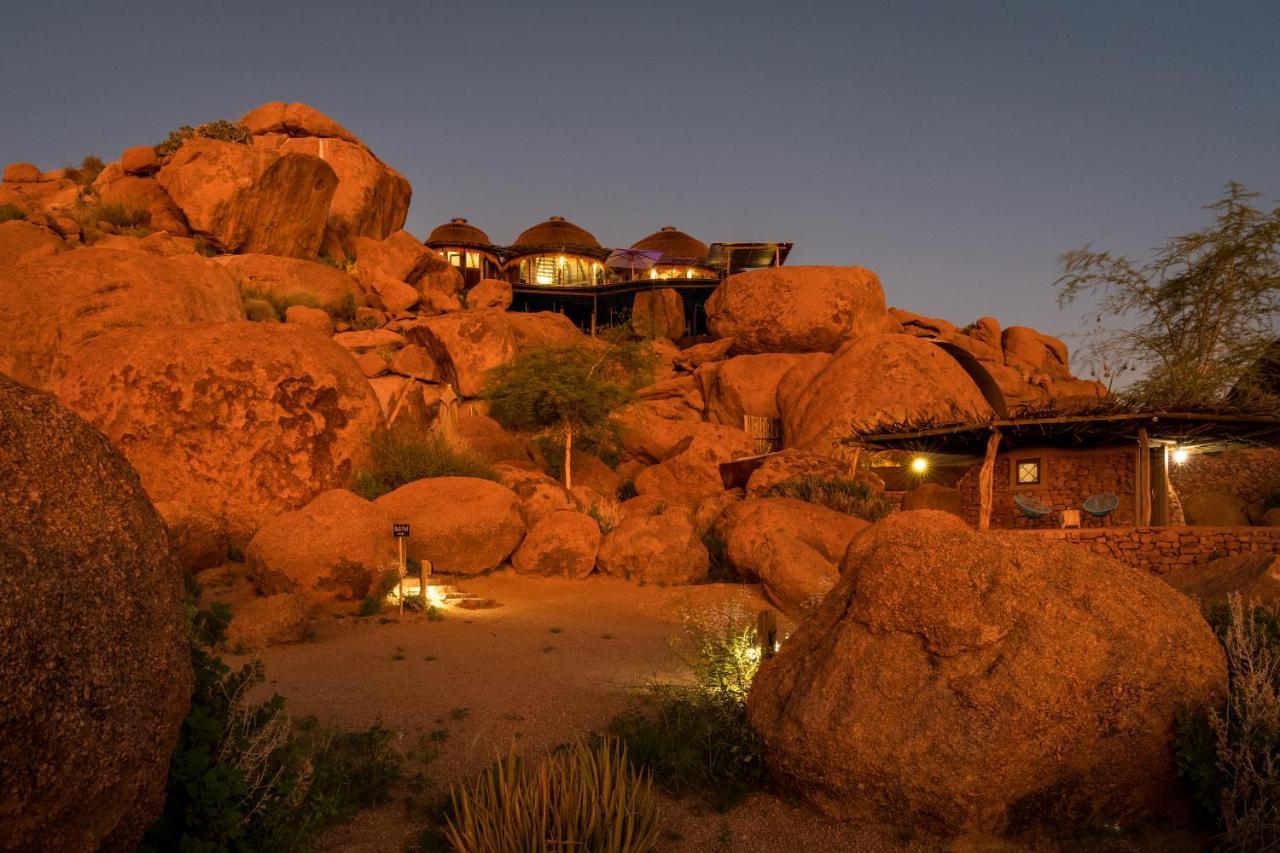 Camp Kipwe Hotel Twyfelfontein Buitenkant foto