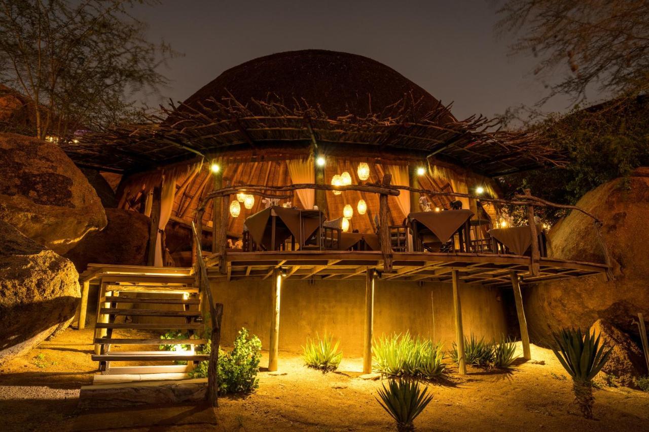 Camp Kipwe Hotel Twyfelfontein Buitenkant foto